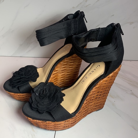 Gianni Bini Black Satin Floral Woven Platform Wedge Heels Size 6.5 New with Box - Picture 9 of 10